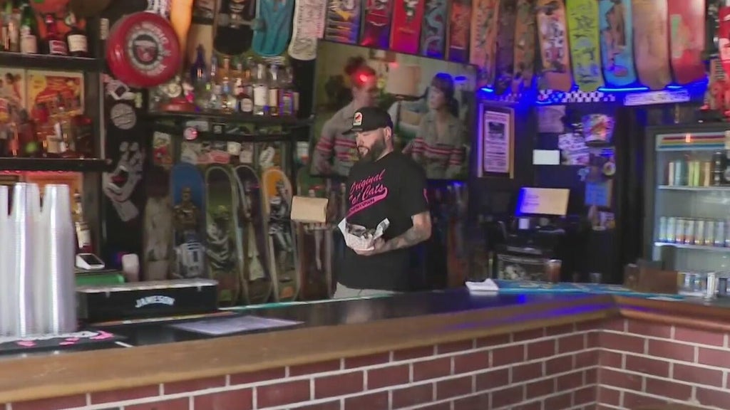 Fort Lauderdale proposes earlier closing times for downtown bars, facing pushback from business owners — CBS Miami, Miami Dining news