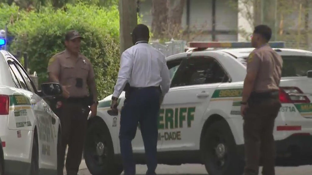Man found dead in lot owned by South Florida church after workers notice foul odor, deputies say — CBS Miami, Miami Health news