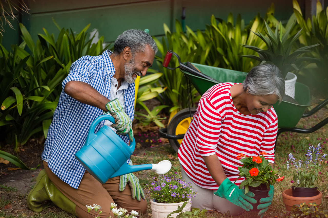 We stopped helping our neighbors with free home repairs and our friendship cooled. Who’s to blame? — MarketWatch, Miami Business news