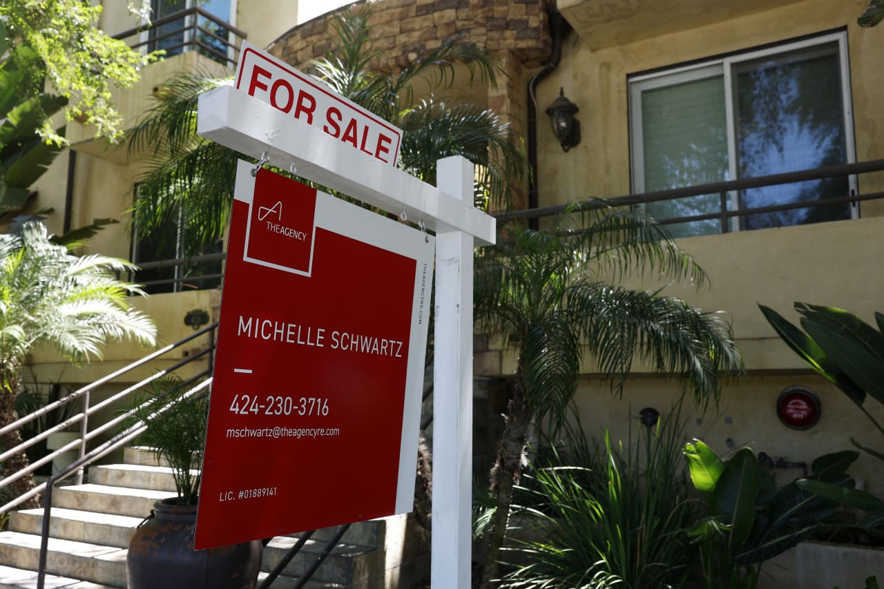 Pending home sales sink to 25-year low as buyers flee high mortgage rates — MarketWatch, Miami Real Estate news