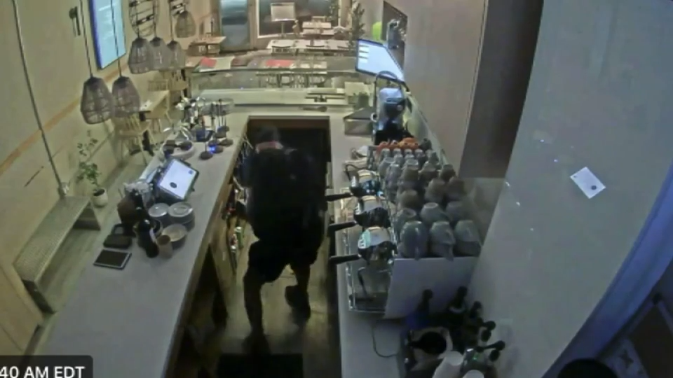Burglar smashes into Miami Beach restaurant, steals cash register drawer, surveillance video shows — WSVN 7 Miami-Dade, Miami Dining news